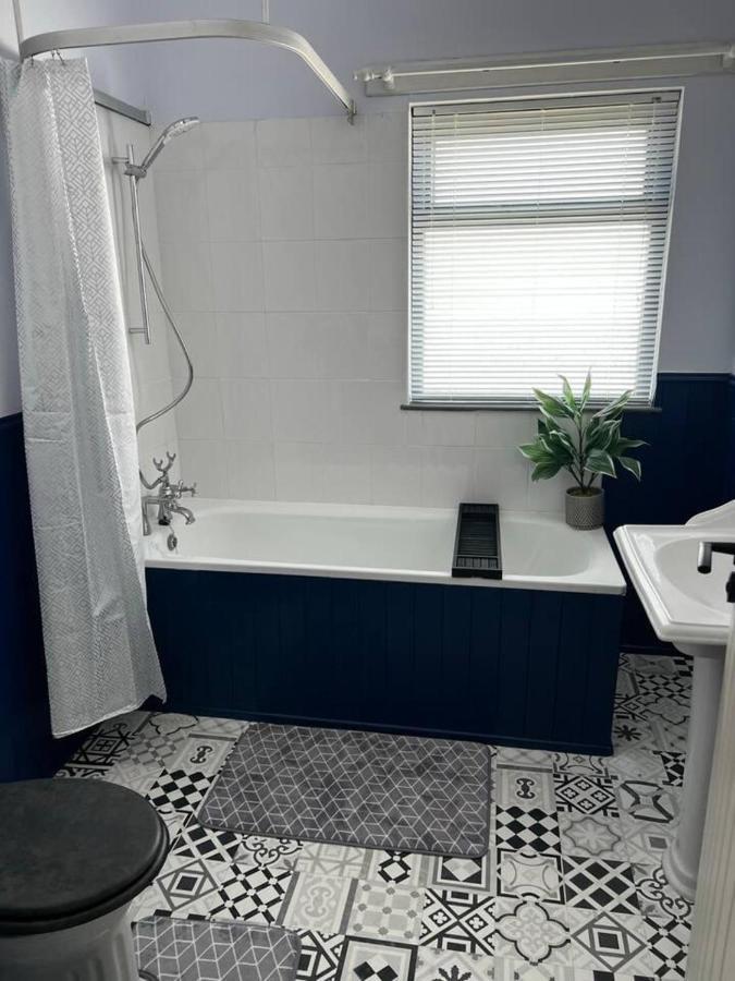 Immaculate Sea View 4-bed House In