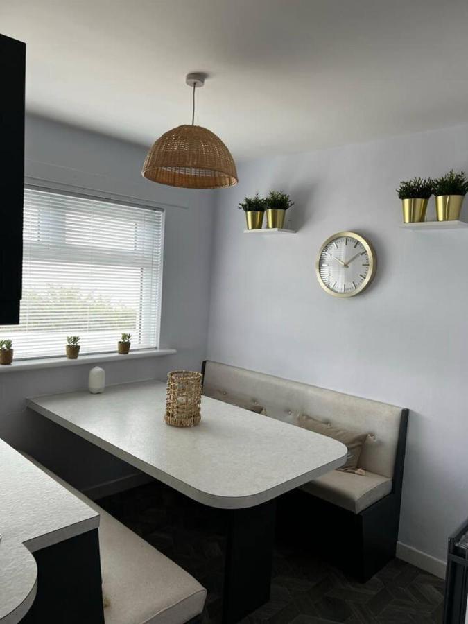 Immaculate Sea View 4-bed House In