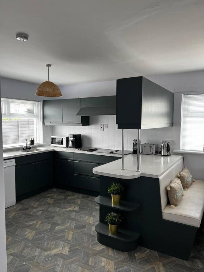 Holiday home Immaculate Sea View 4-bed House In *
